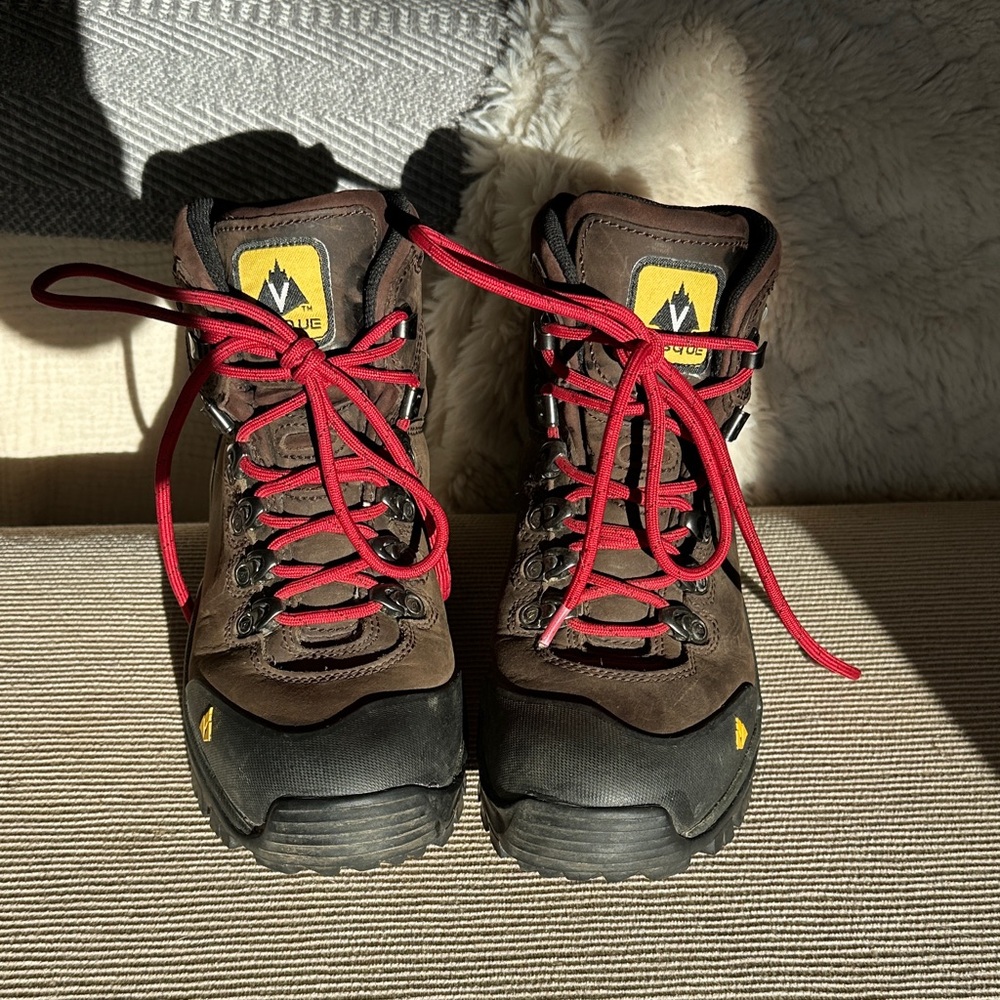 Vasque brown hightop hiking boots